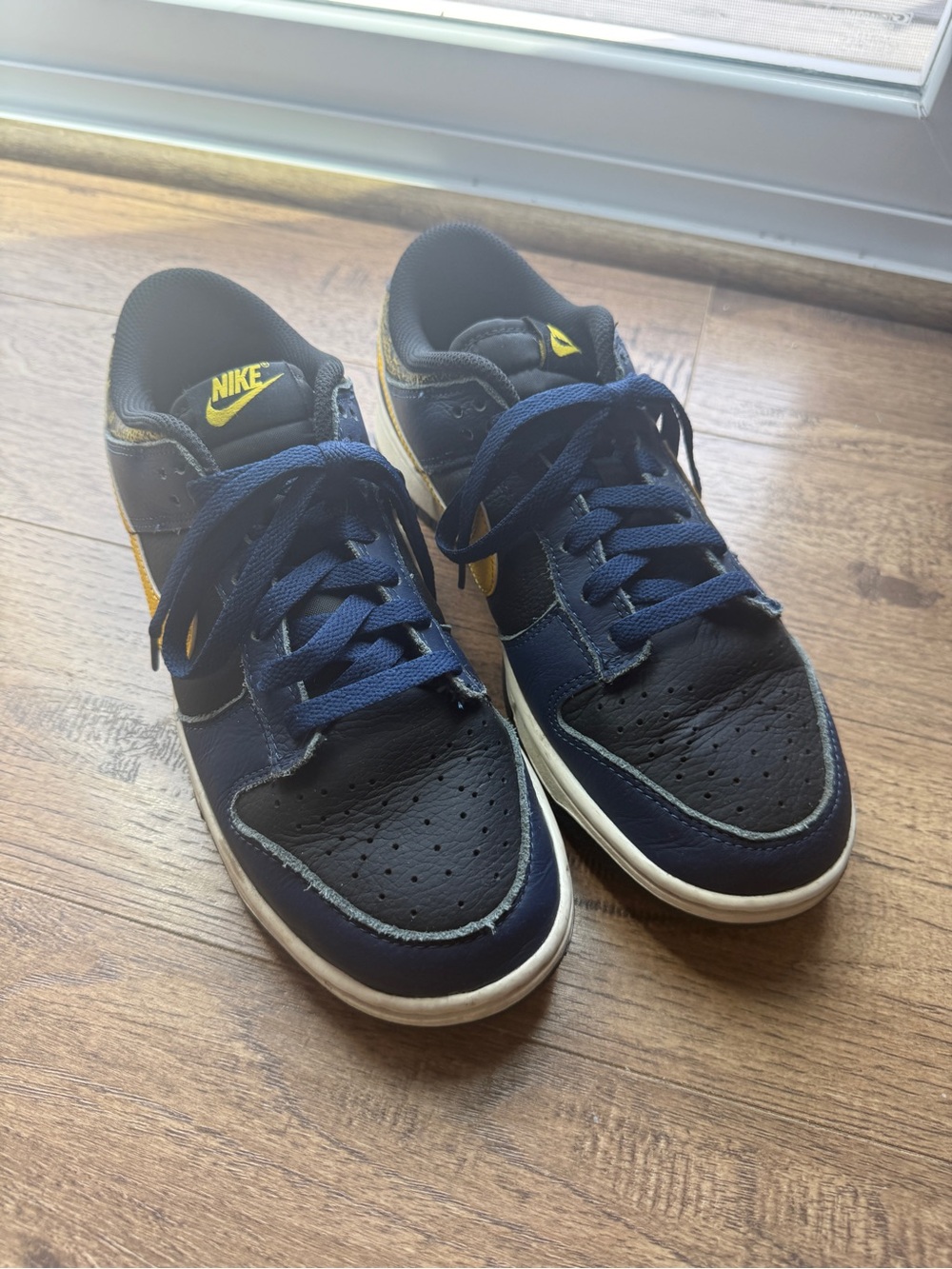 Nike Men’s Low-Top Sneakers in Navy, Black & Yellow